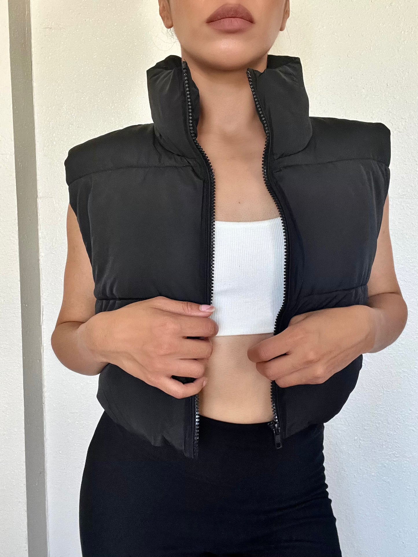 Cropped Puffer Vest -Black