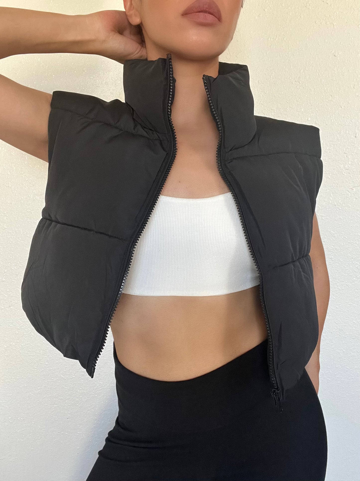 Cropped Puffer Vest -Black