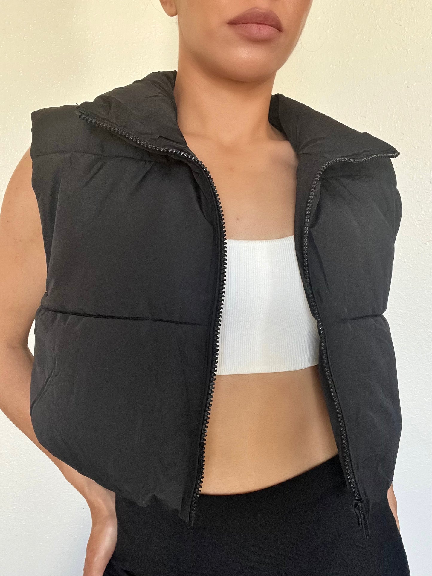 Cropped Puffer Vest -Black