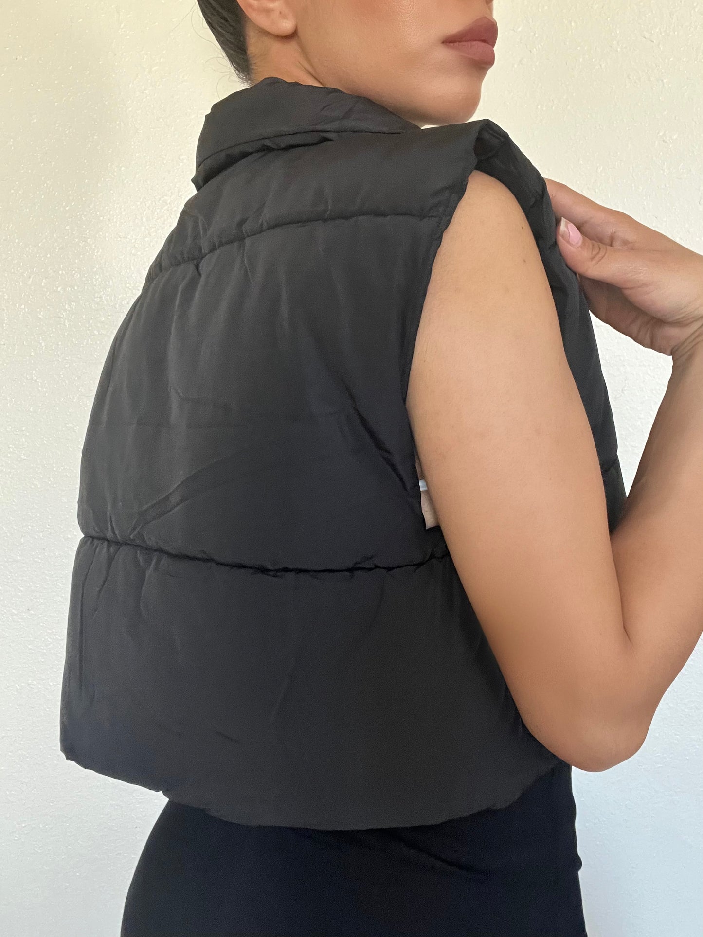 Cropped Puffer Vest -Black
