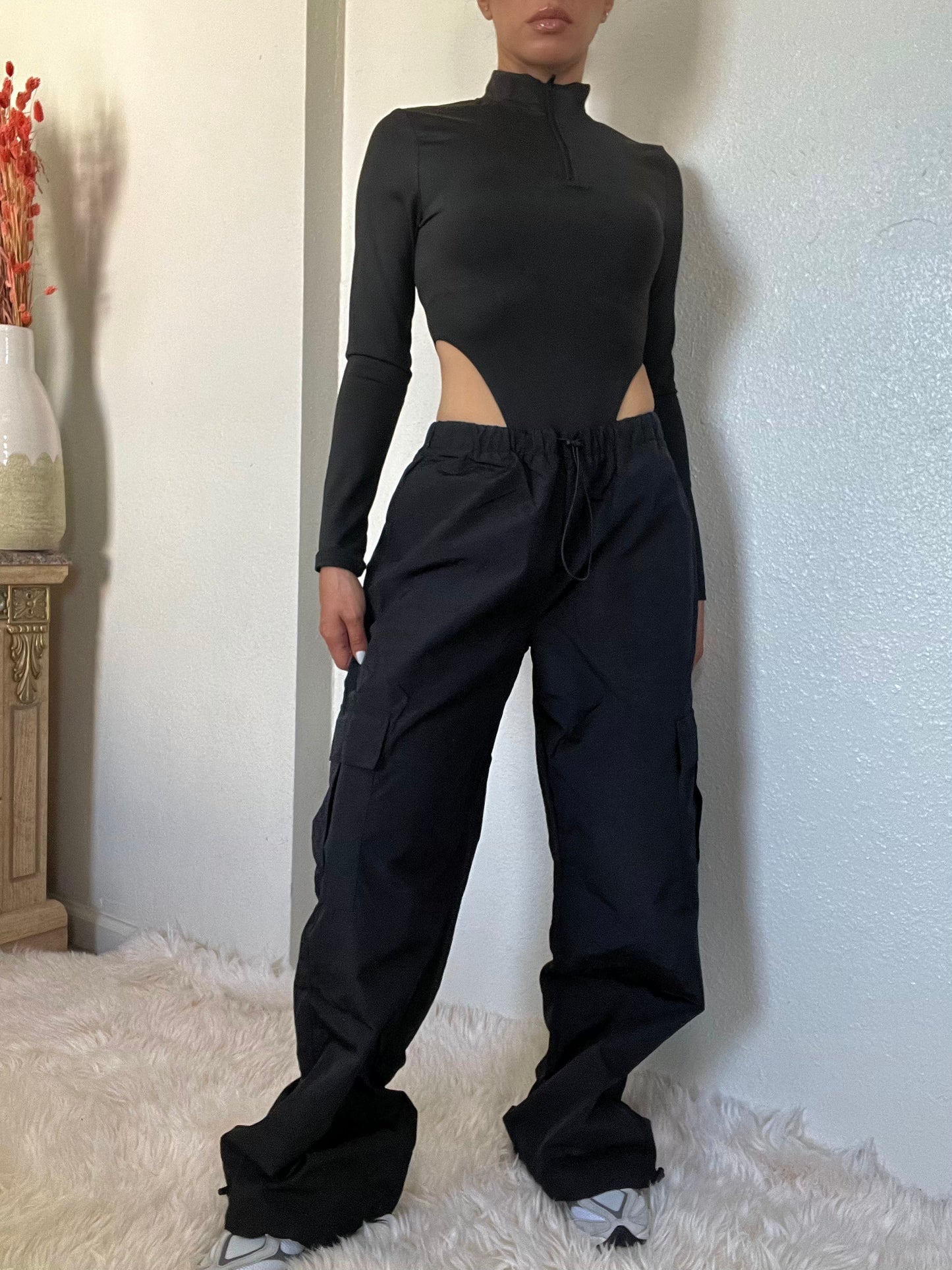 Low Rise Parachute Cargo Pants -Black