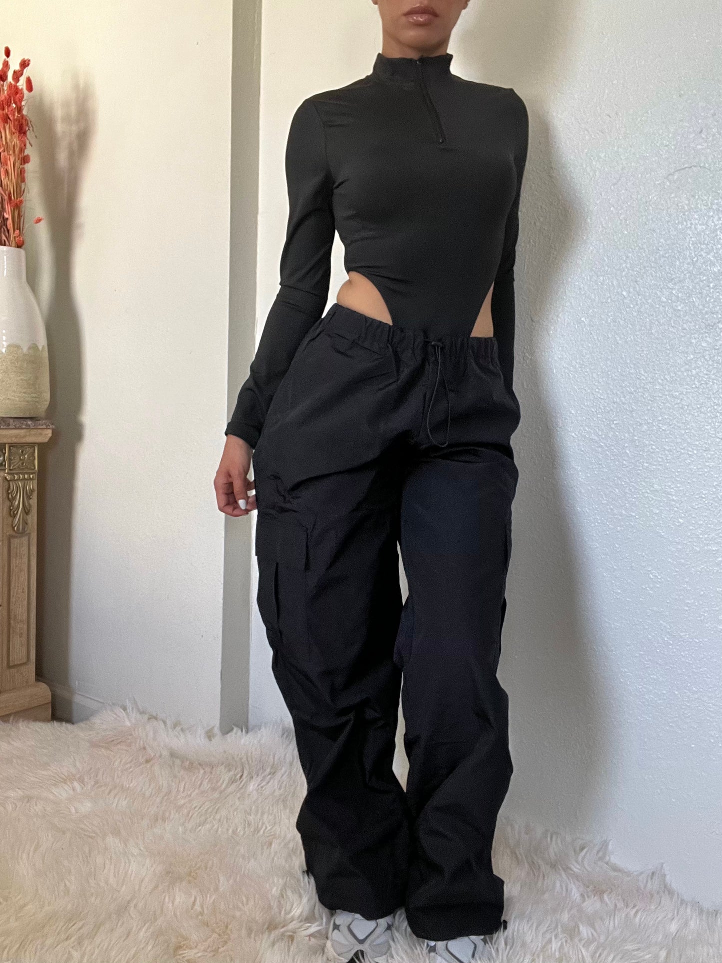 Low Rise Parachute Cargo Pants -Black