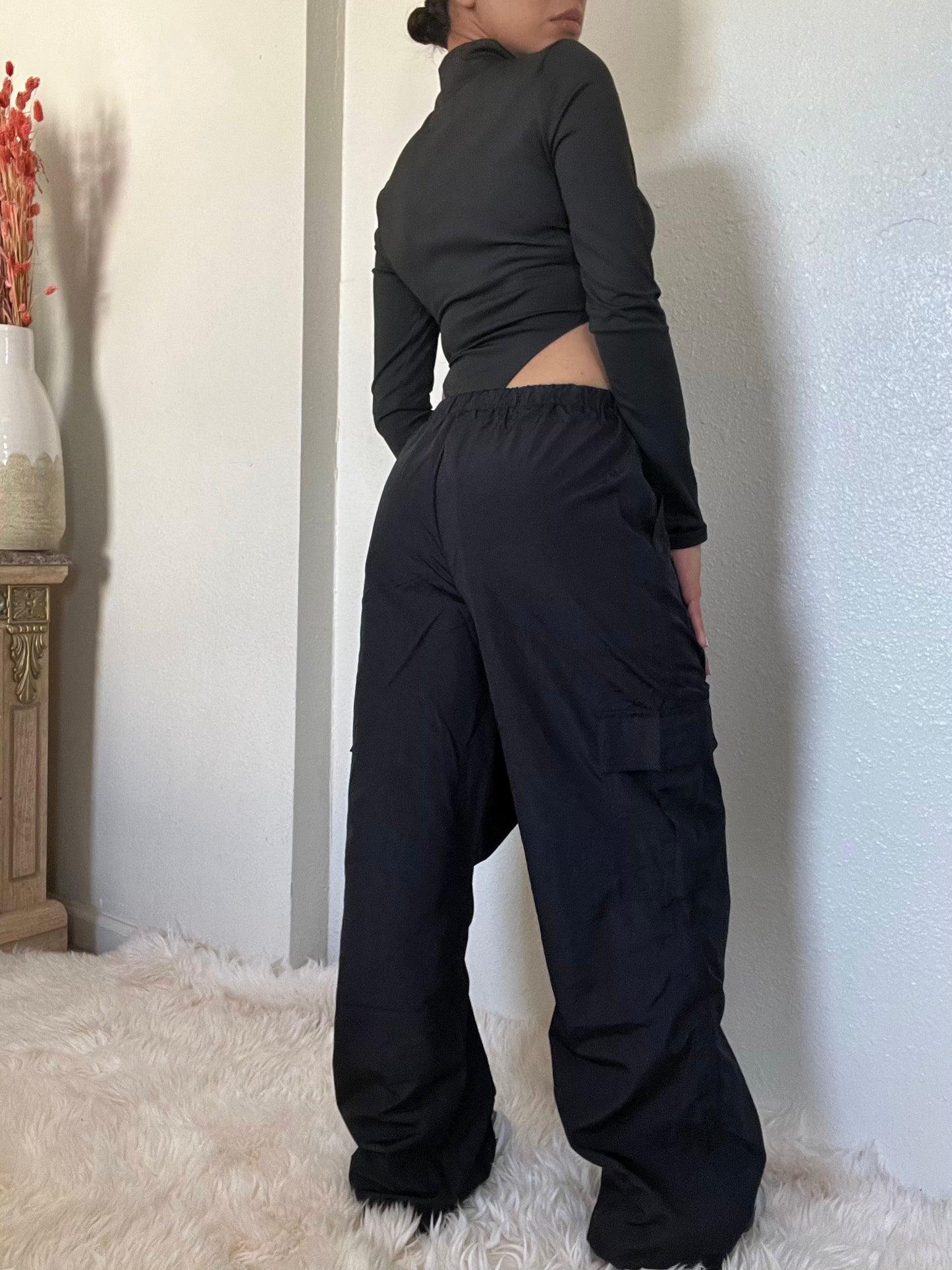 Low Rise Parachute Cargo Pants -Black