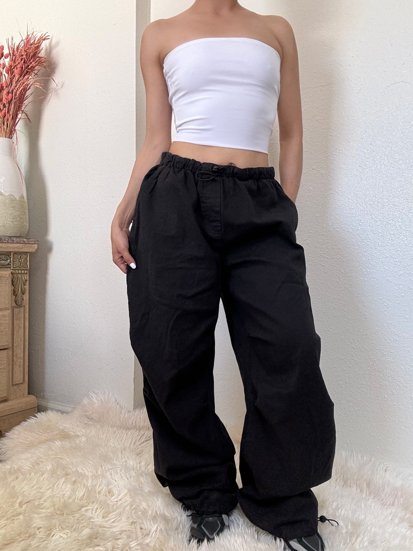 Baggy Mid Rise Parachute Pants -Black
