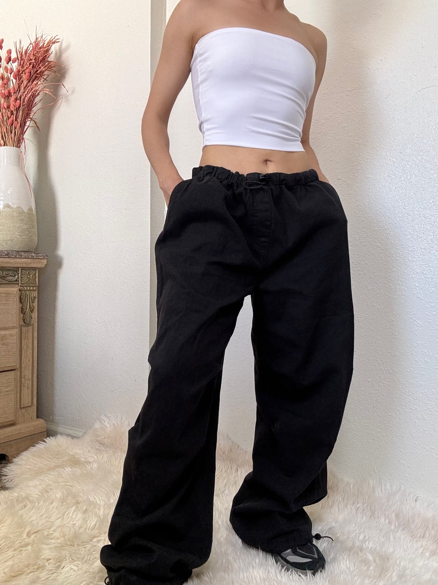 Baggy Mid Rise Parachute Pants -Black