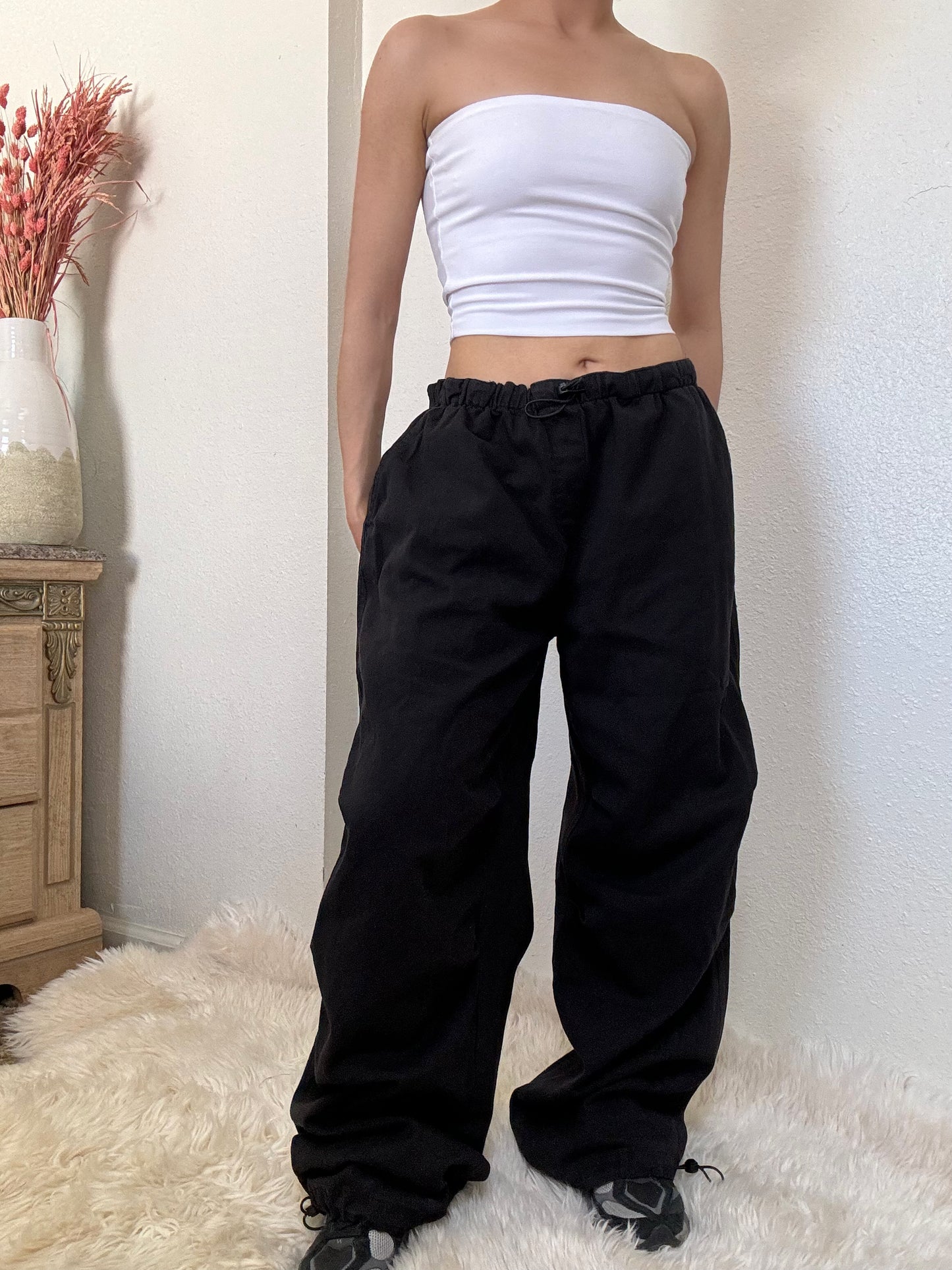 Baggy Mid Rise Parachute Pants -Black