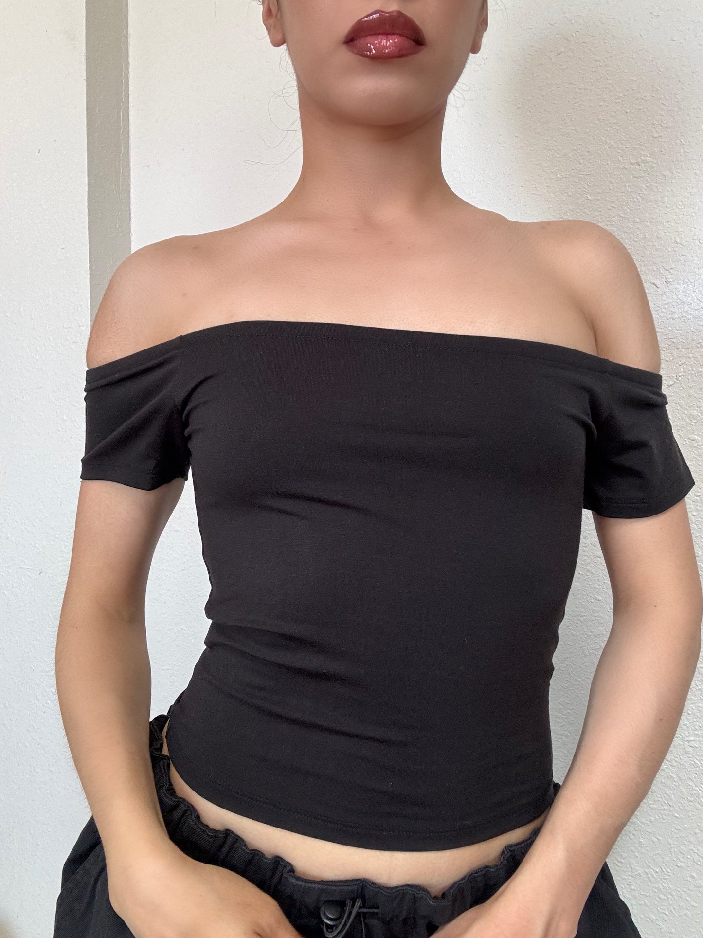 Essential Off The Shoulder Crop Top -Black