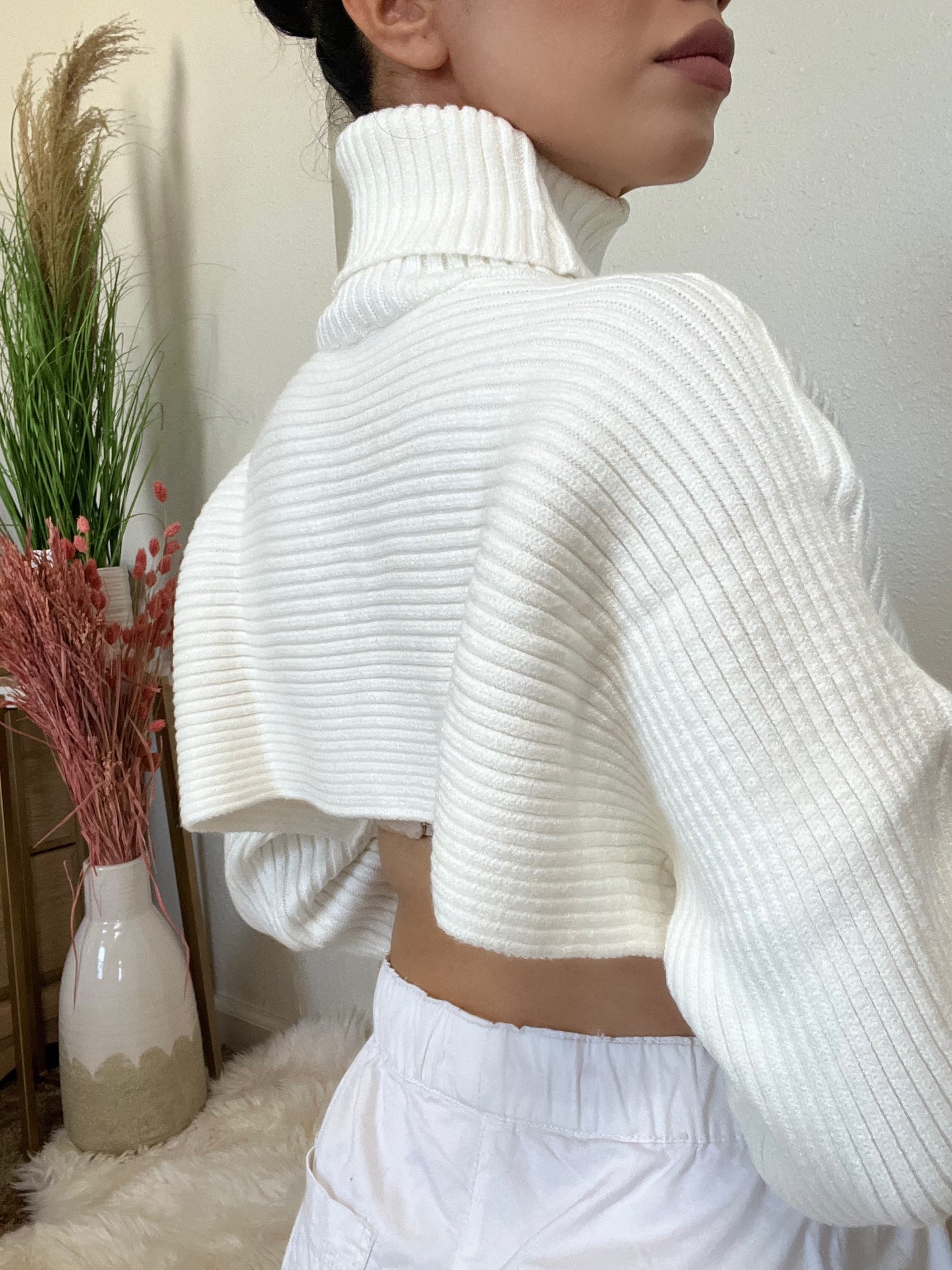 Essential Turtle Neck Sweater -Ivory