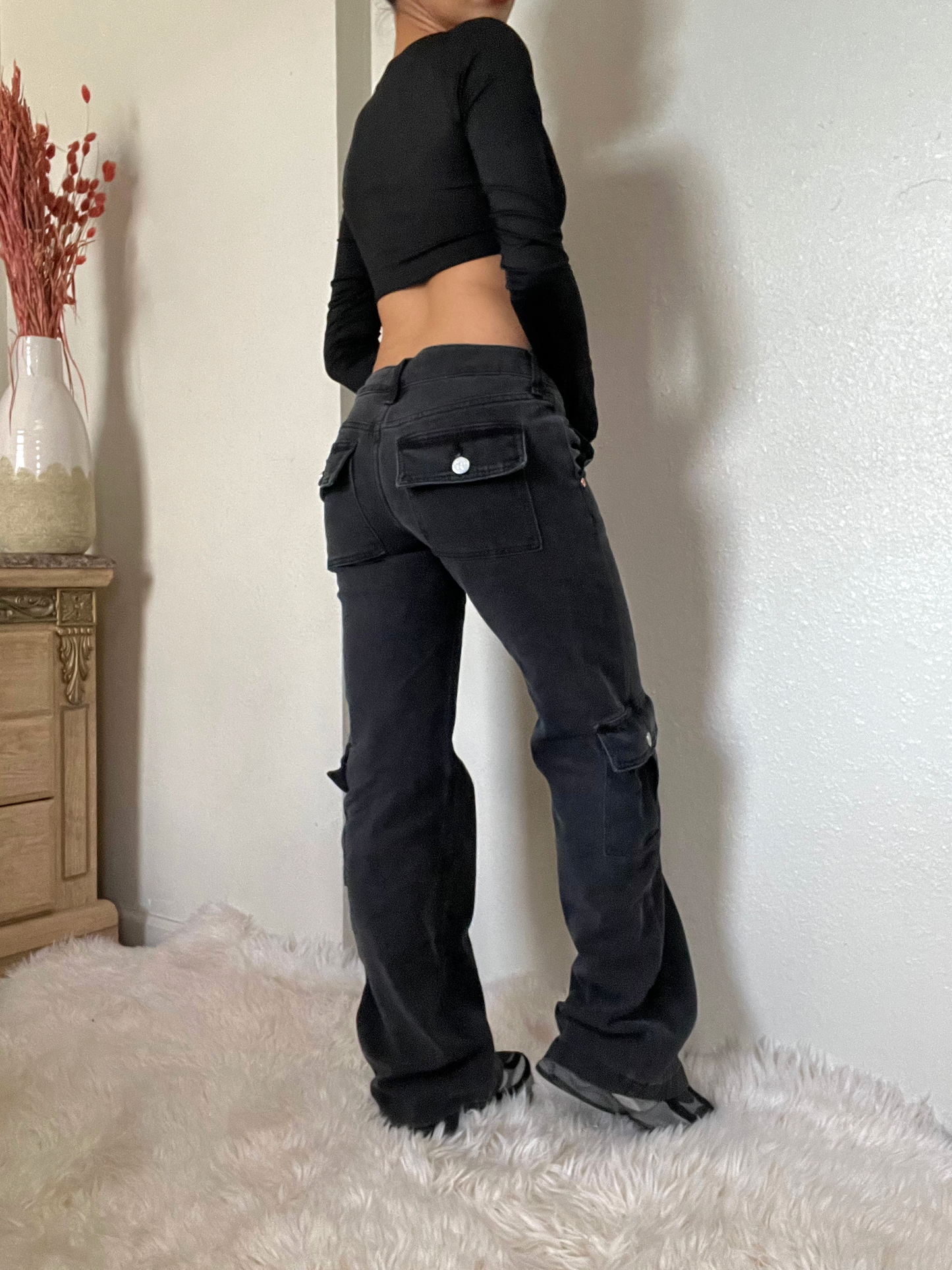Low Rise Wide Leg Cargo Jeans -Black
