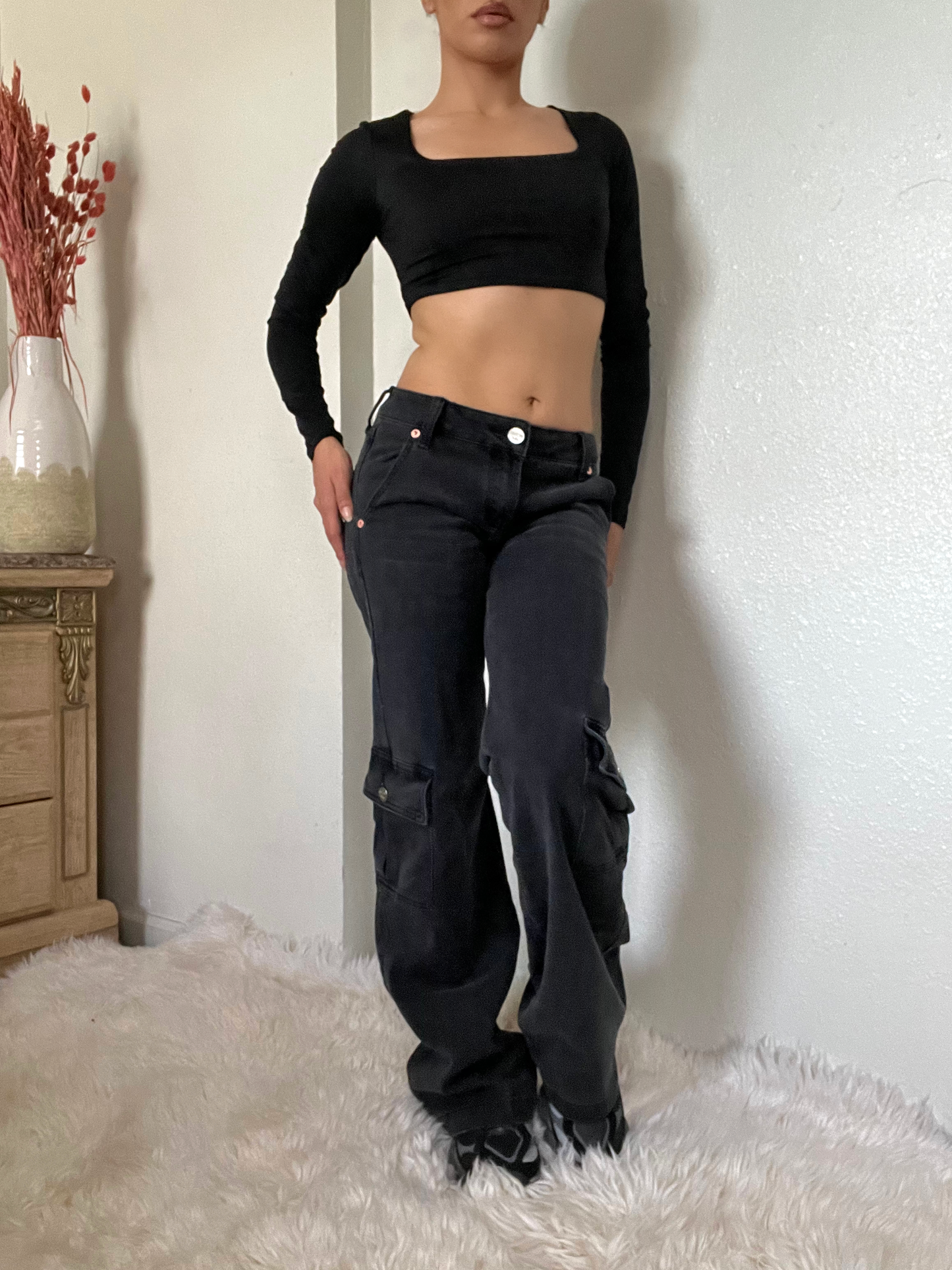 Low Rise Wide Leg Cargo Jeans -Black