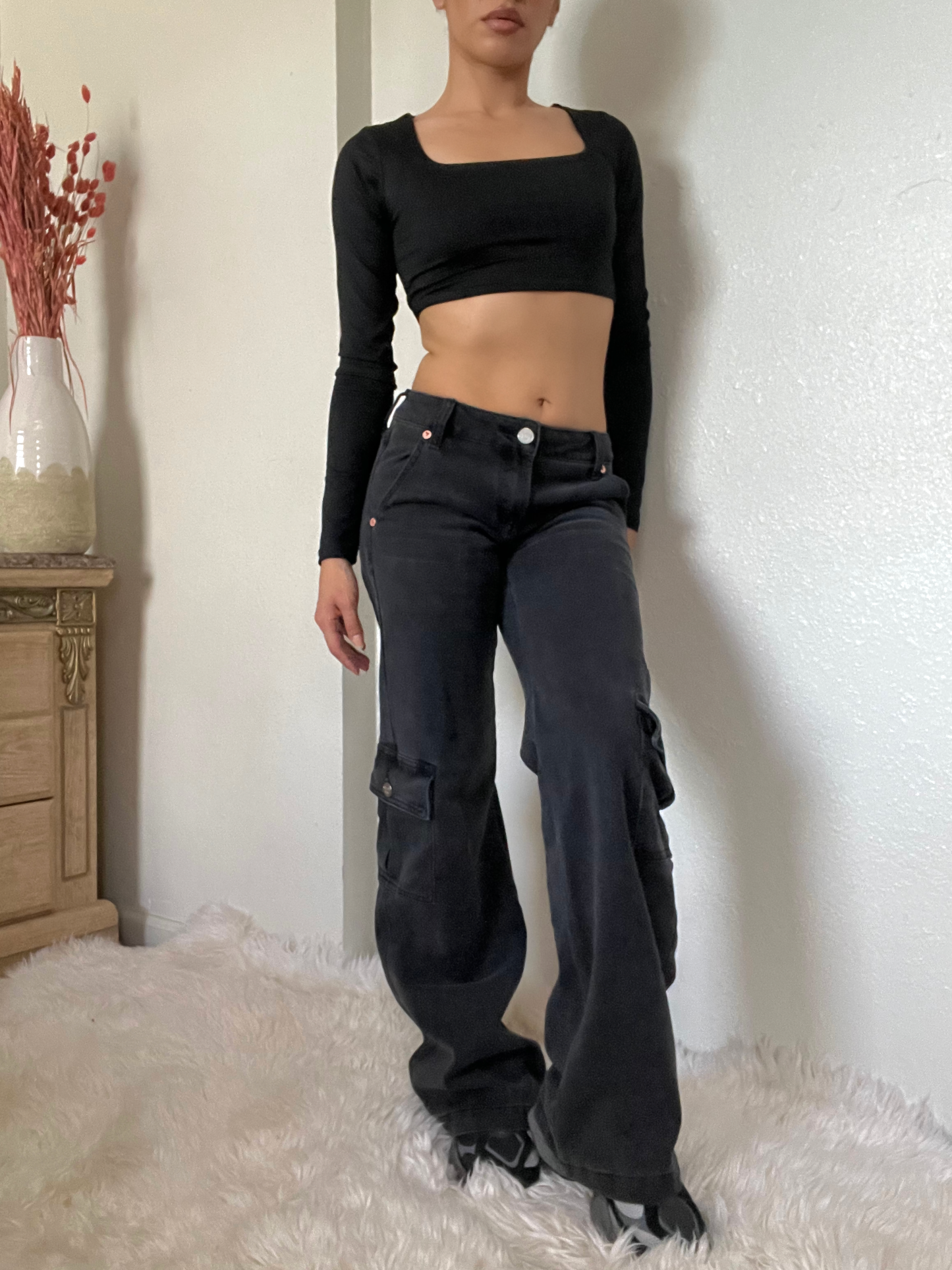 Low Rise Wide Leg Cargo Jeans -Black