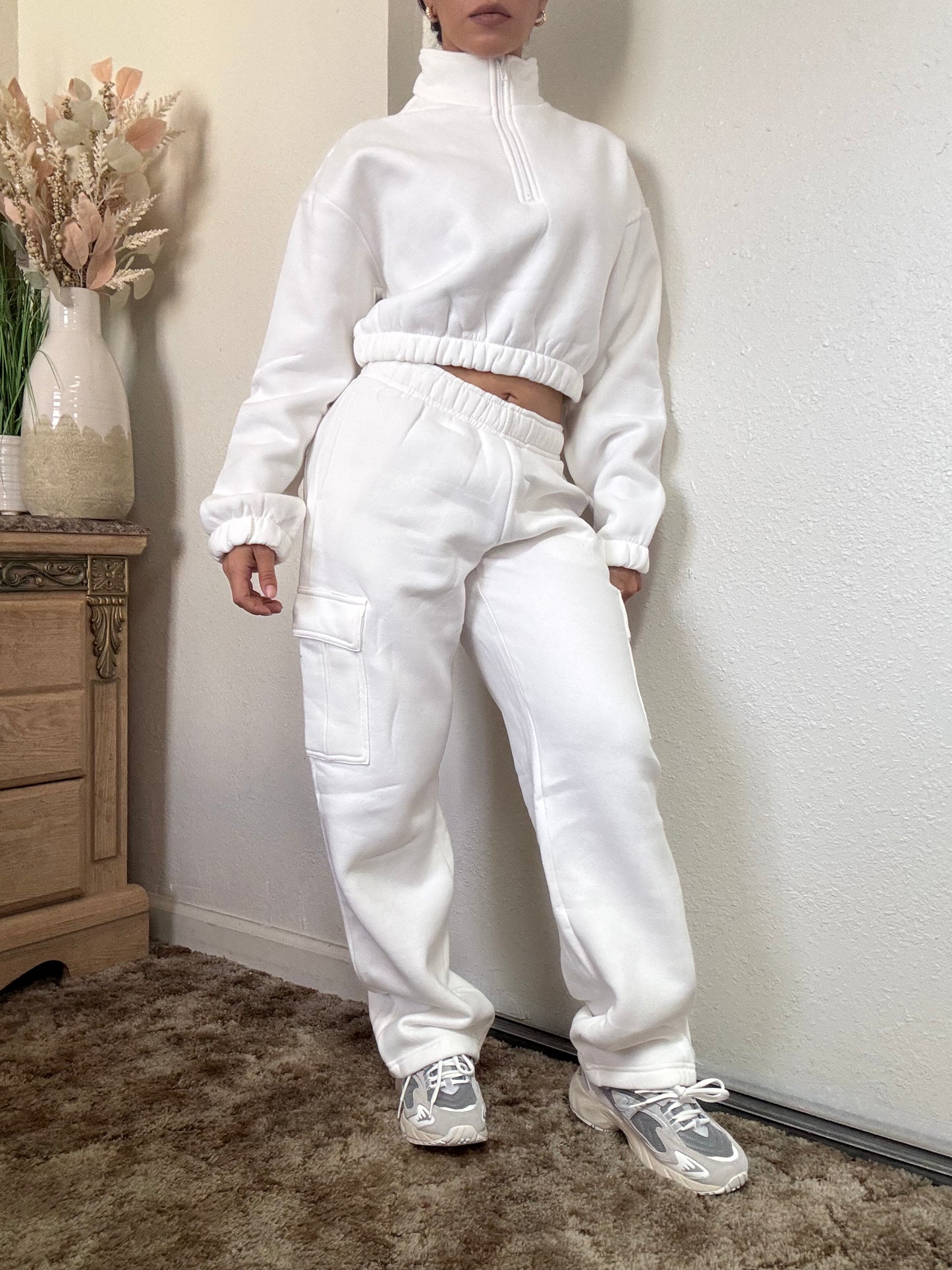 Essential Fleece Cargo Sweatpants (White)