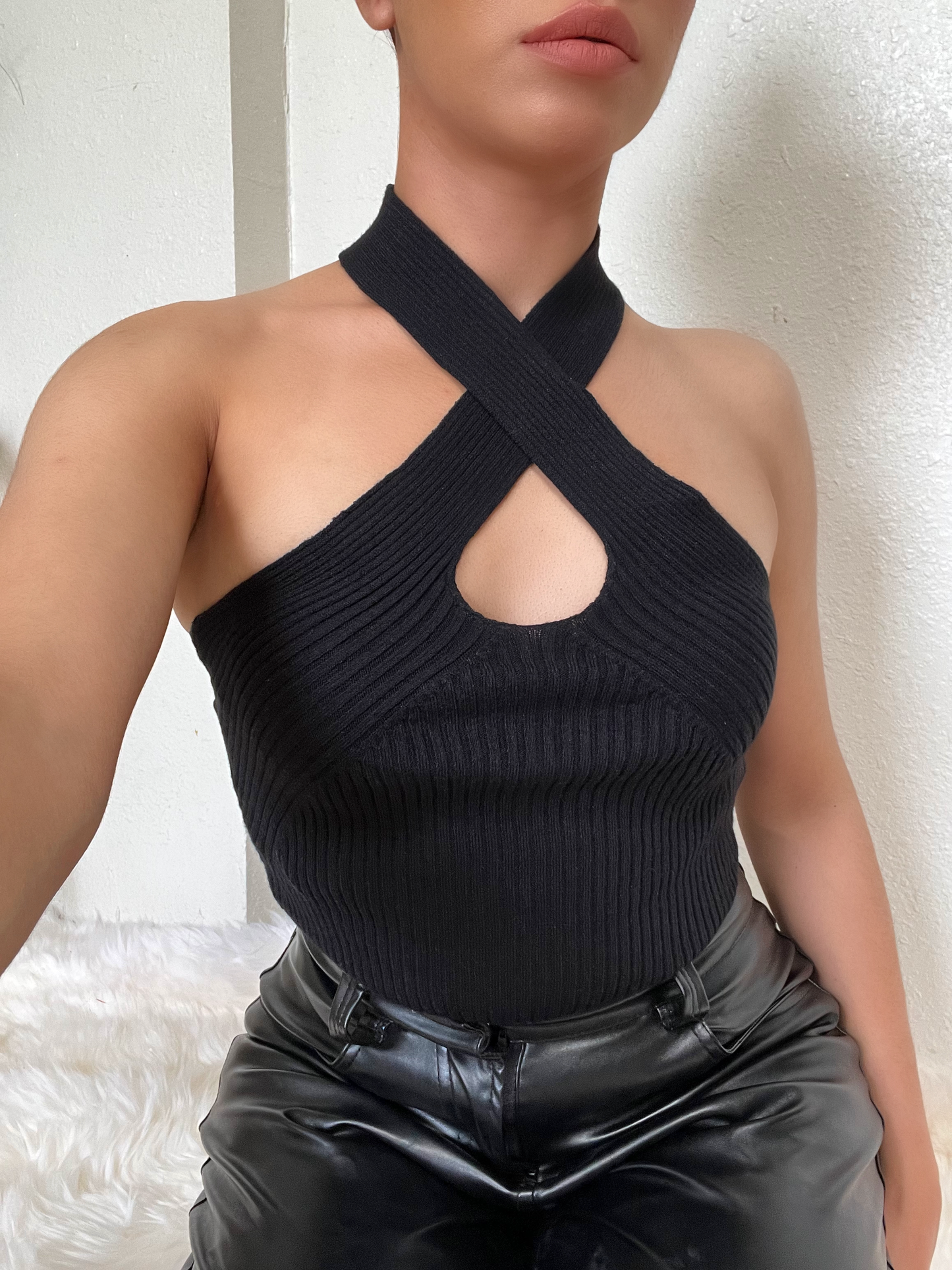 Knit Keyhole Halter Top -Black