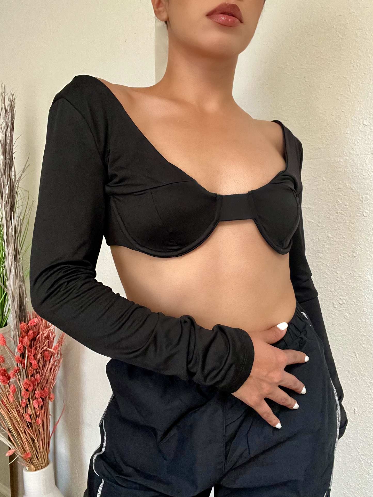 Cropped Long Sleeve Bra Detail Top -Black