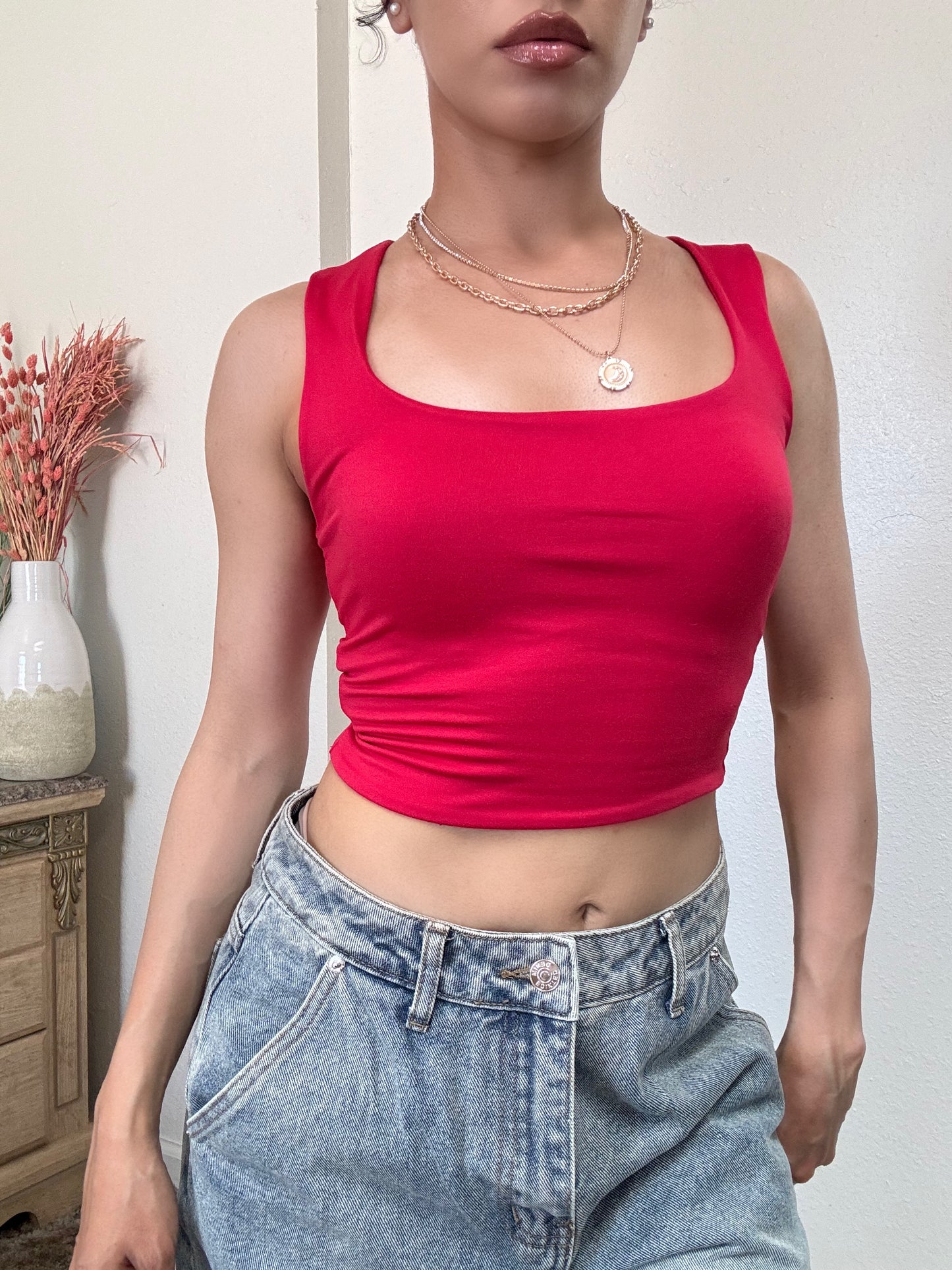 Essential Sleeveless Crop Top -Red