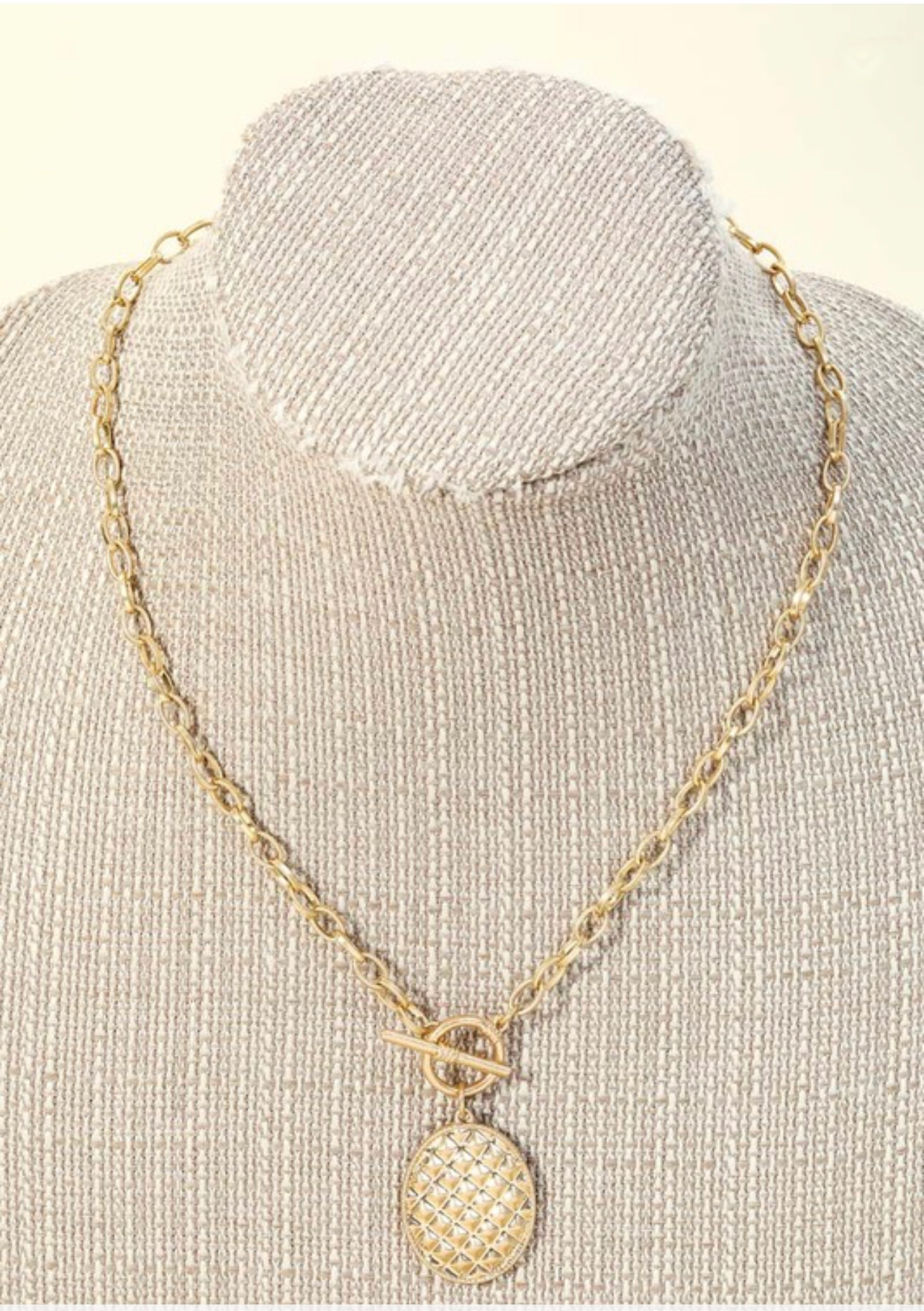 Toggle Chain Oval Pendant Necklace -Gold