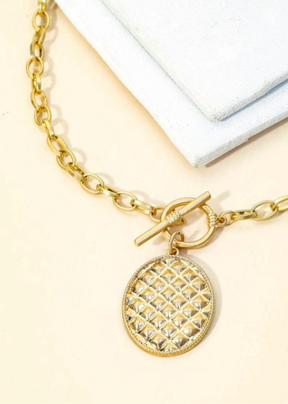 Toggle Chain Oval Pendant Necklace -Gold