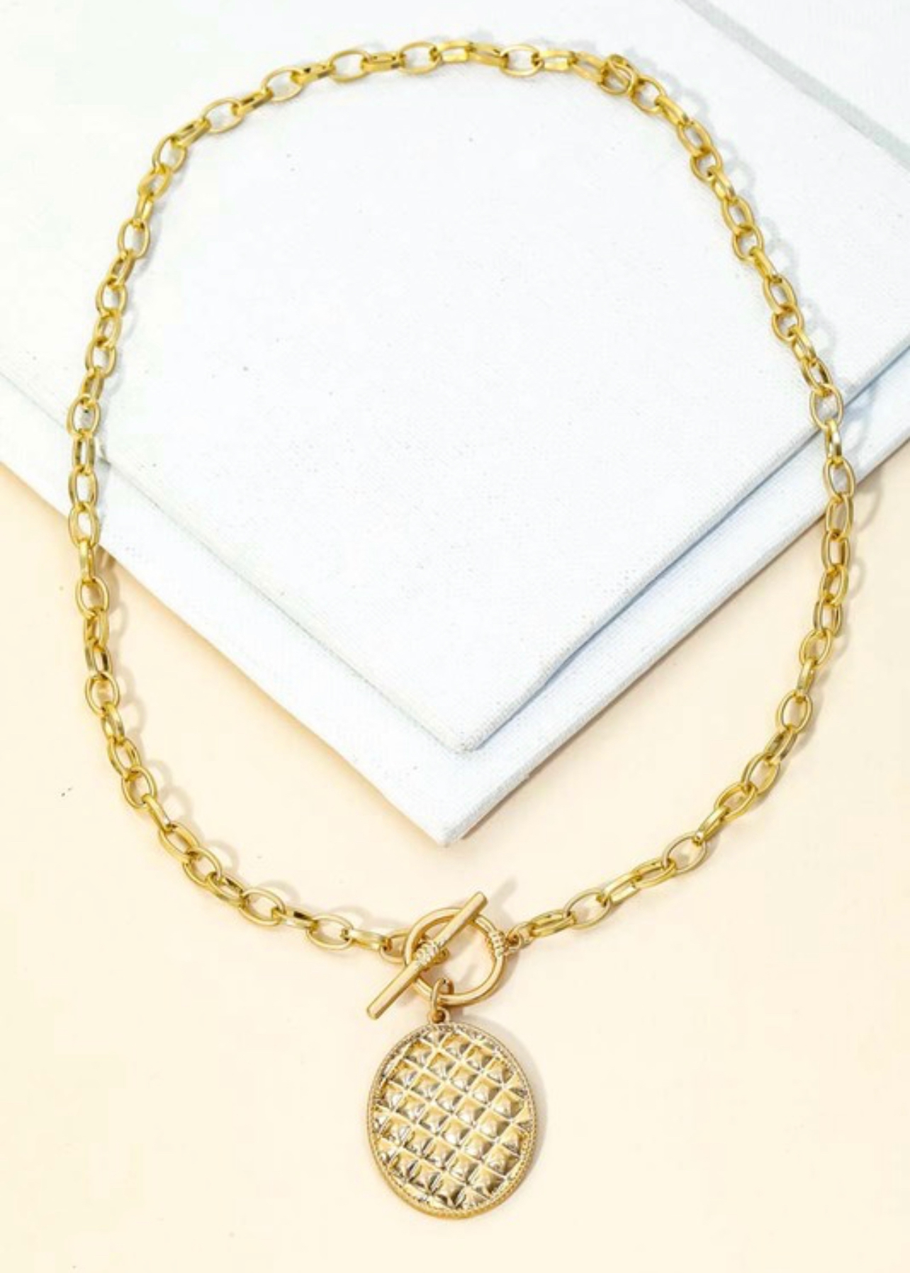 Toggle Chain Oval Pendant Necklace -Gold