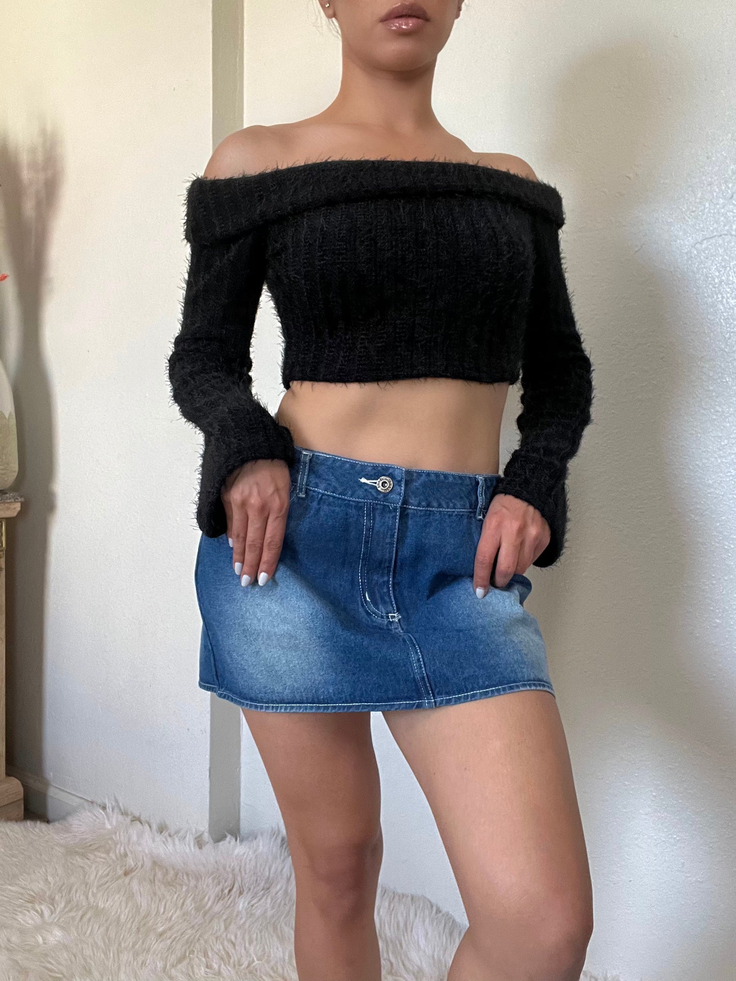 Off Shoulder Long Sleeve Crop Top -Black