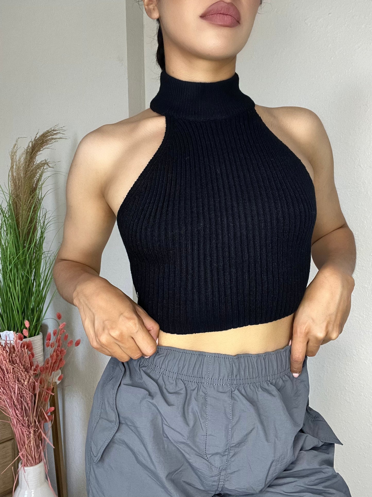 Cropped Halter Sleeveless Sweater -Black