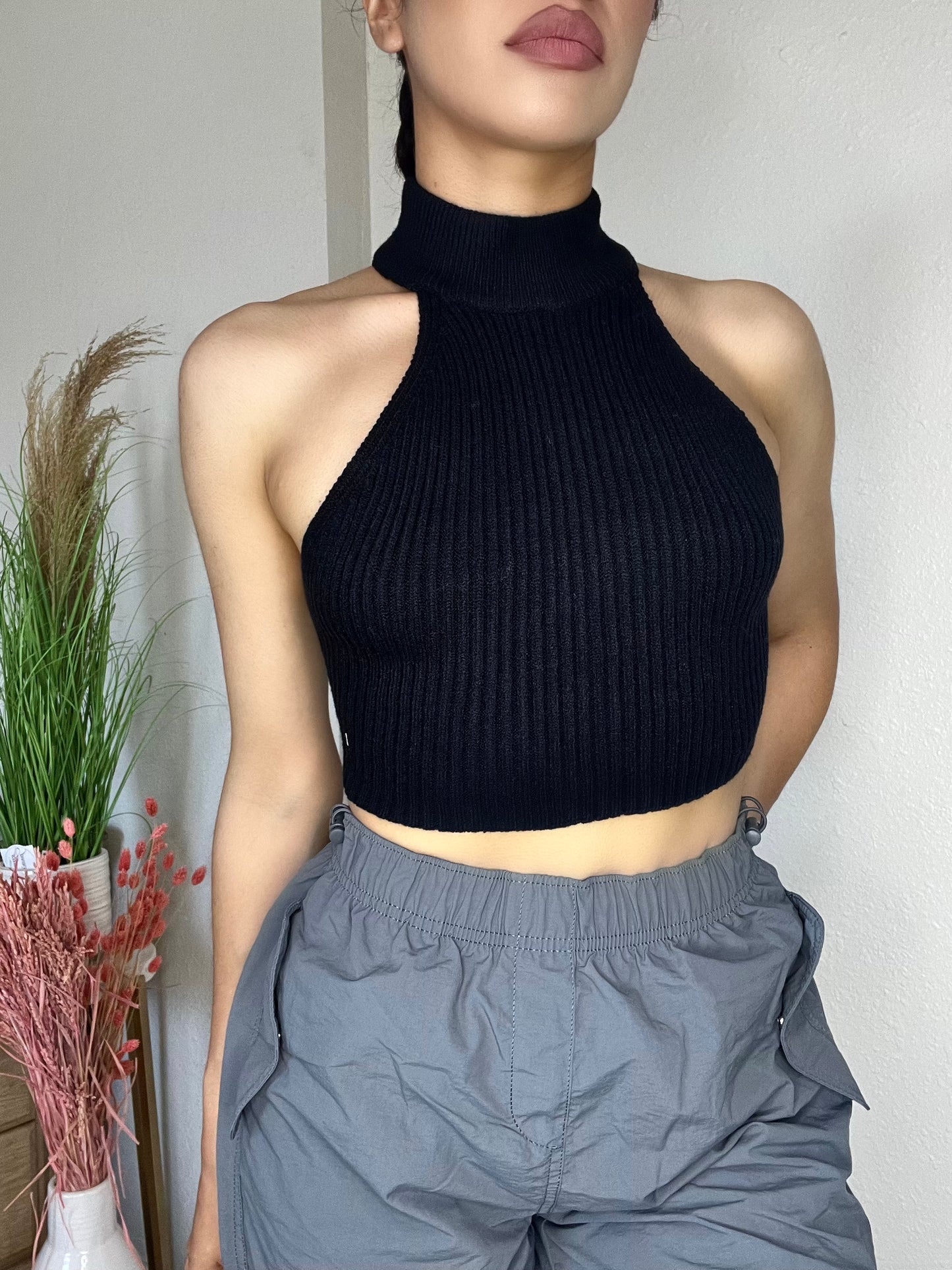 Cropped Halter Sleeveless Sweater -Black