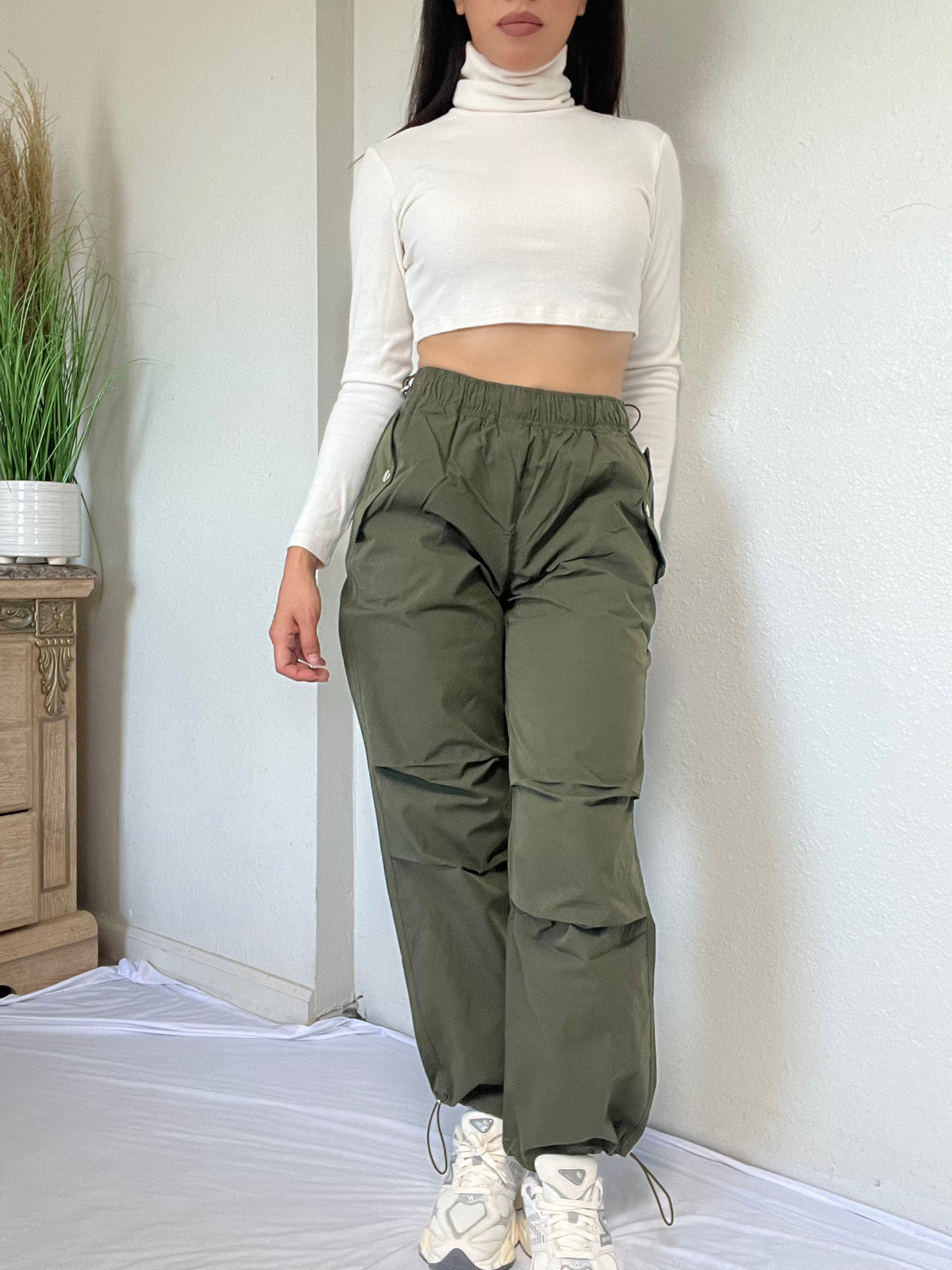 Essential Parachute Pants -Olive