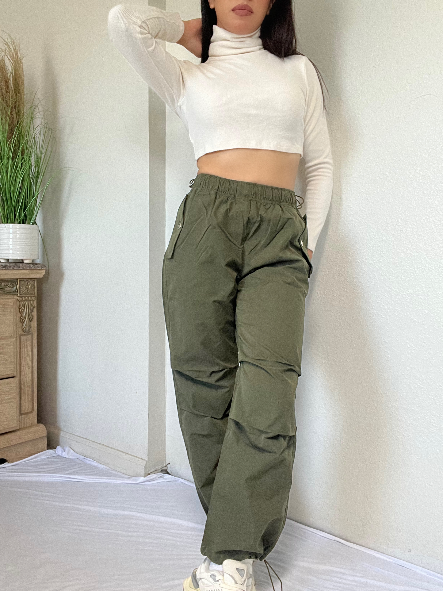 Essential Parachute Pants -Olive