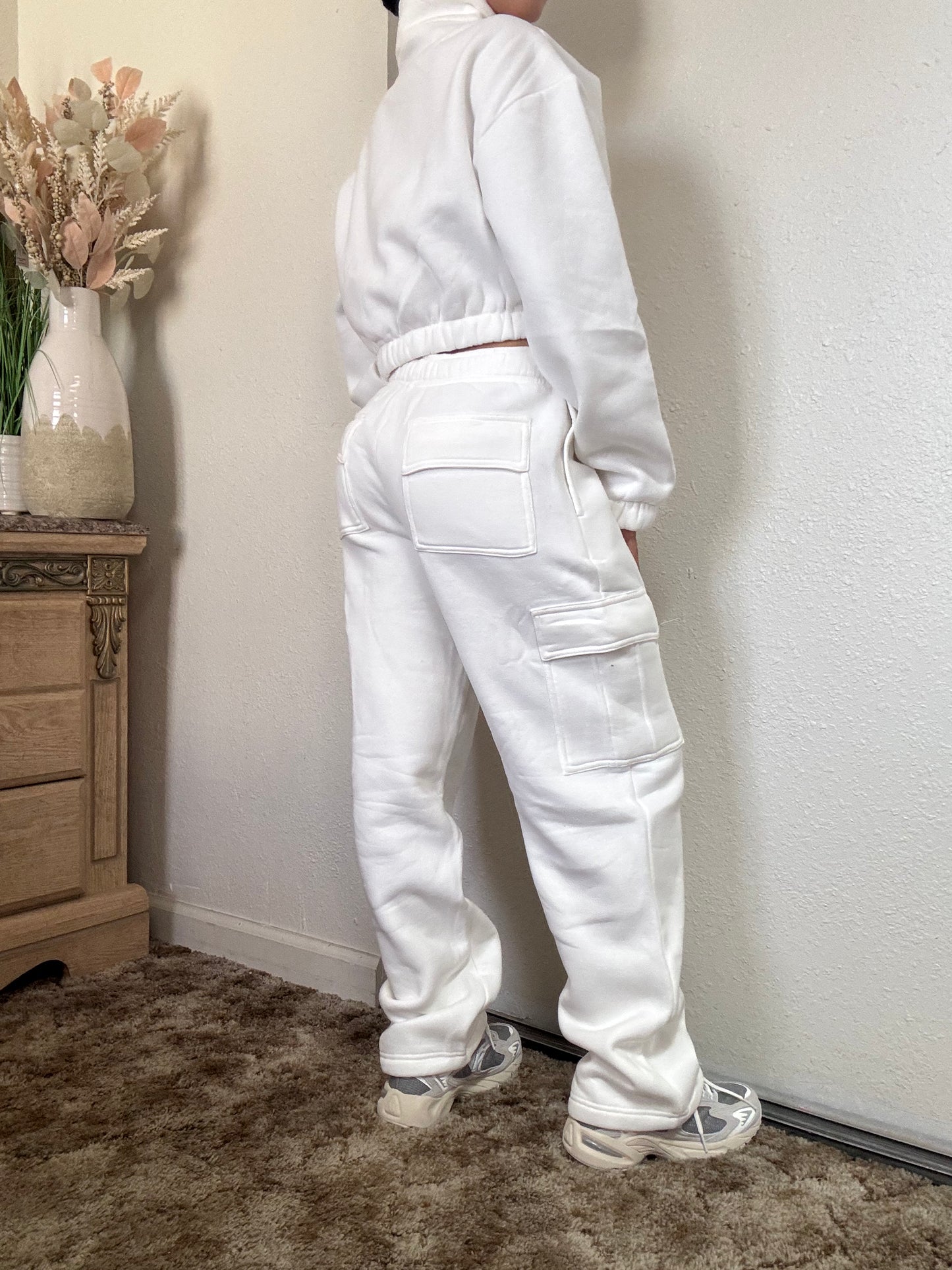 Essential Fleece Cargo Sweatpants (White)