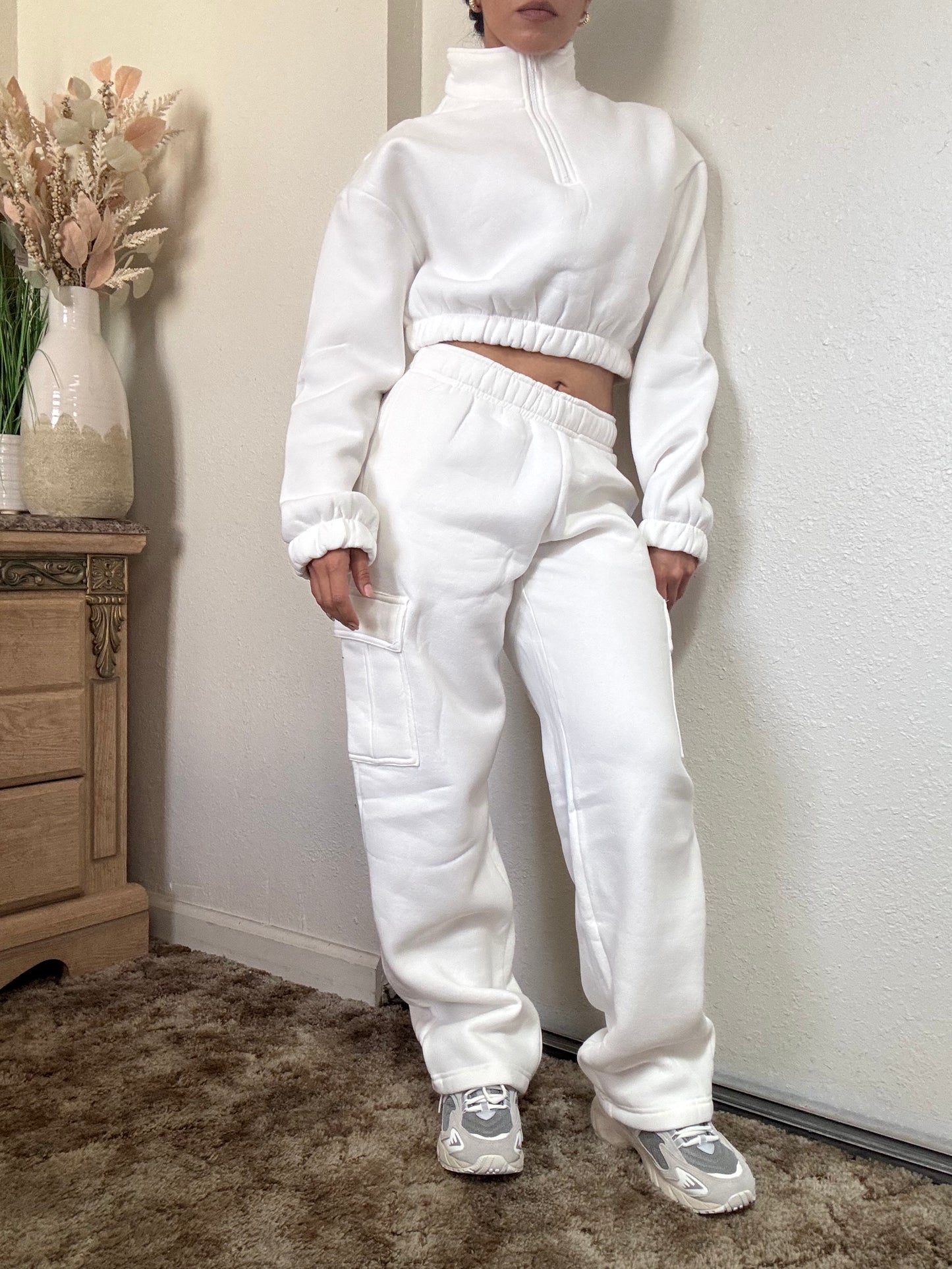 Essential Fleece Cargo Sweatpants (White)