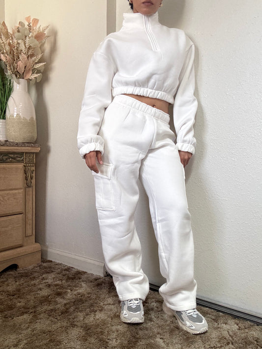 Essential Fleece Cargo Sweatpants (White)